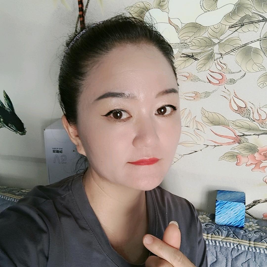 无限极美女