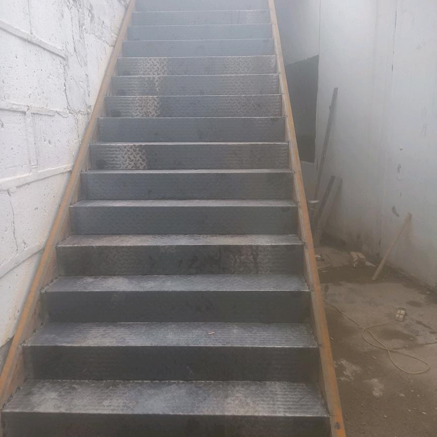 武？？做各种楼梯扶手，焊平台搭雨棚