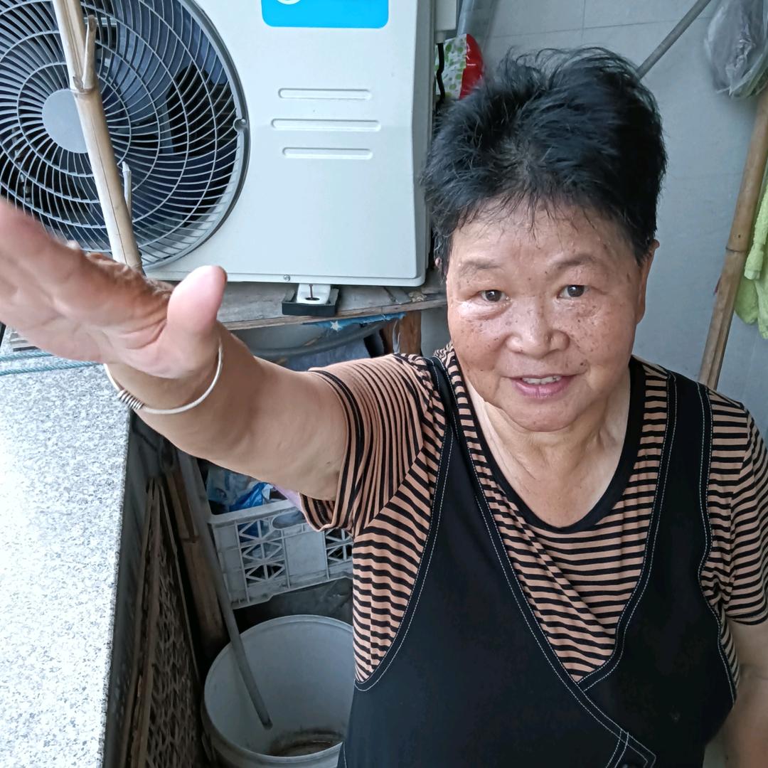 女小贵