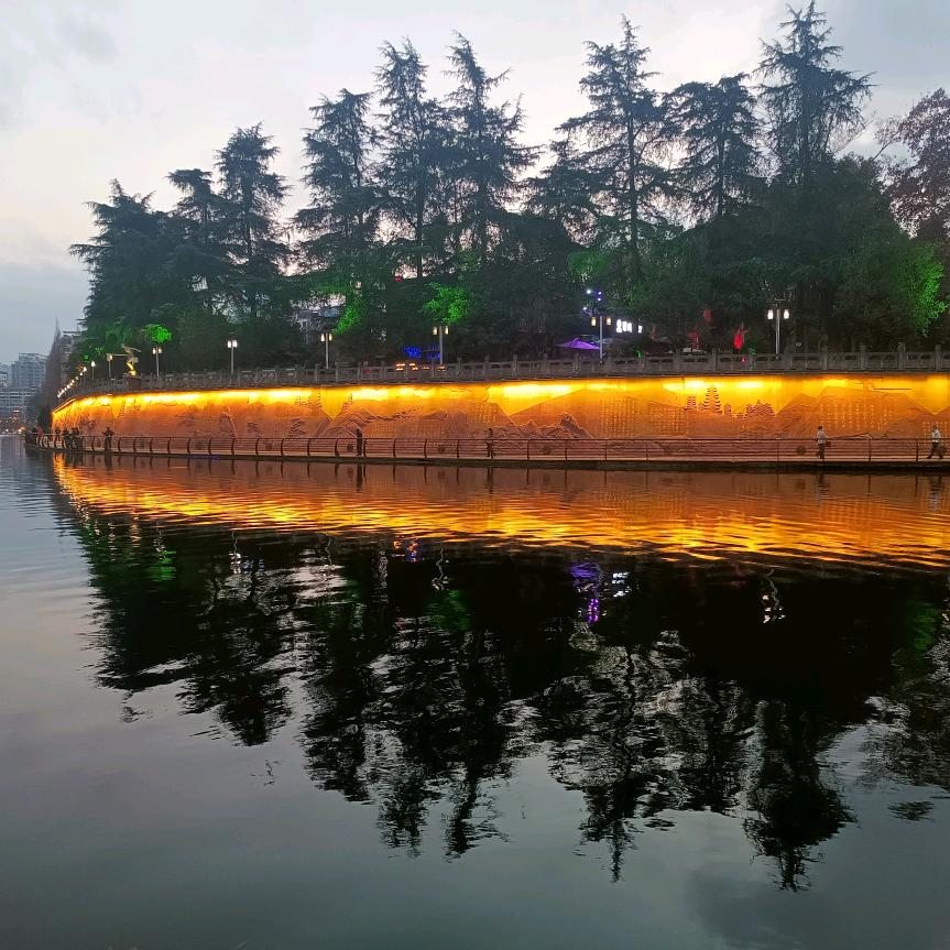 洒脱是福<阿哥>