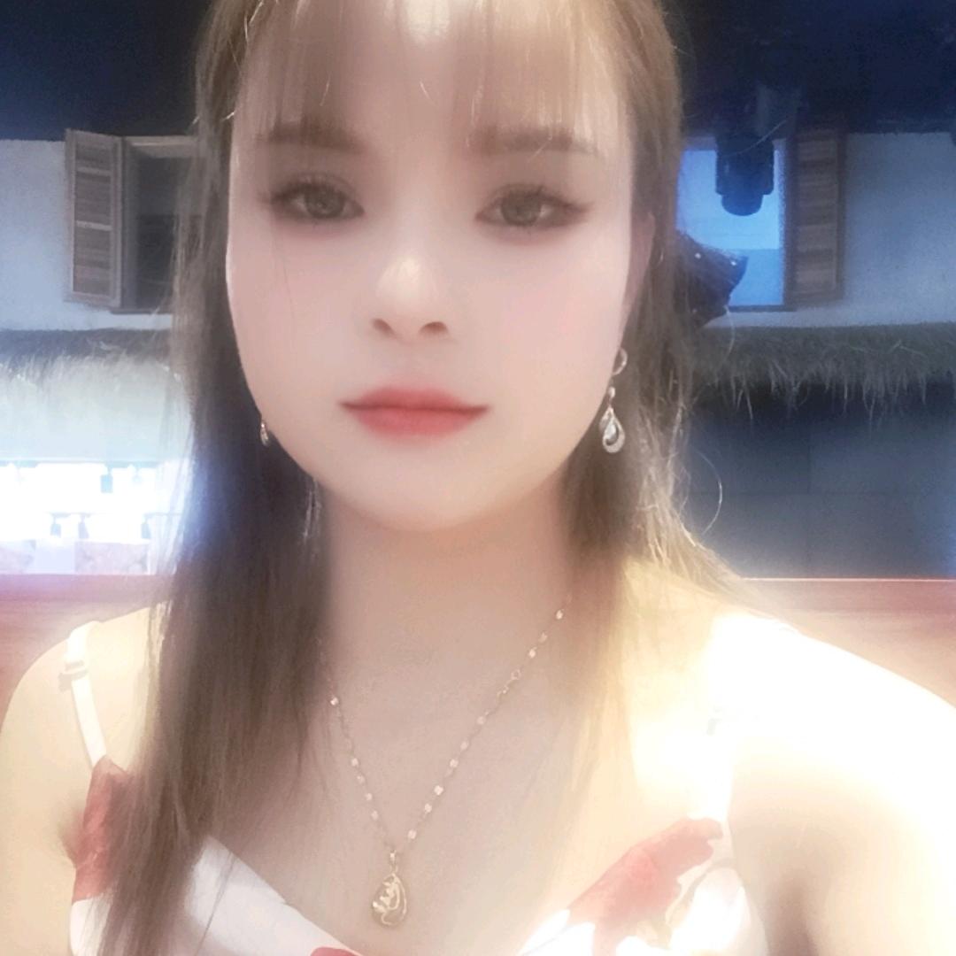 月亮🌙下盛开的花朵