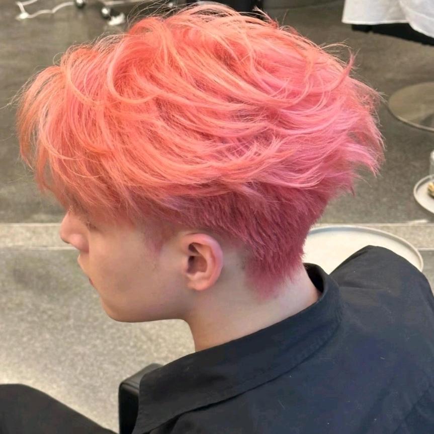 吴左撇🔥发艺ShiDai烫染造型