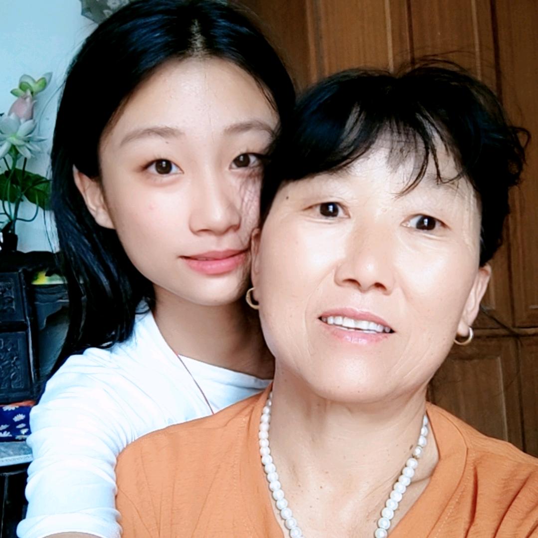 爱唱戏的赵奶奶