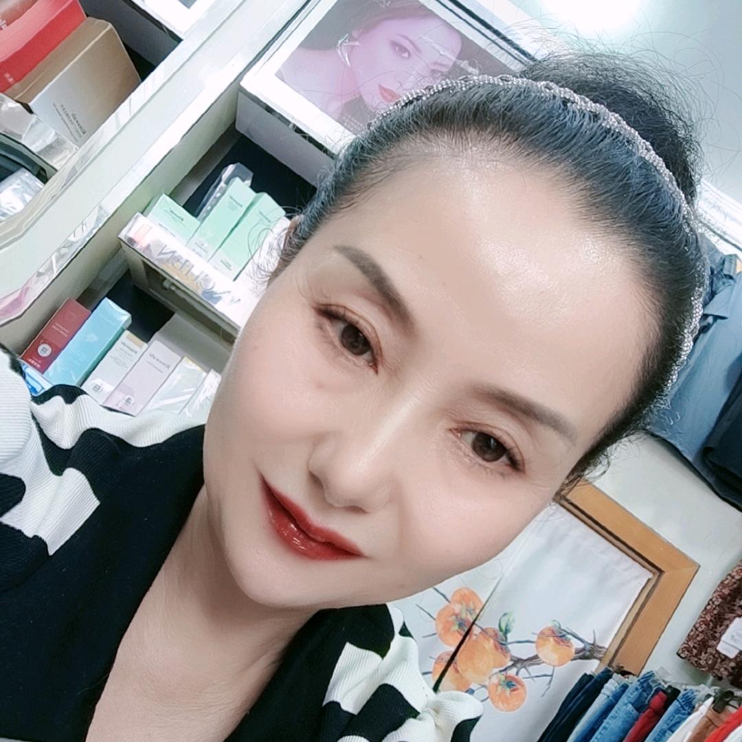 范九梅 (梅梅服饰）