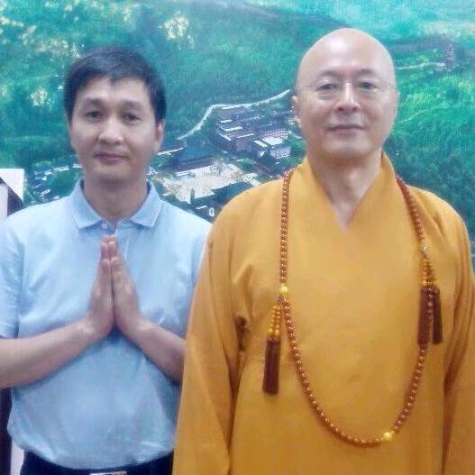 老梁夫妇的陪护生活