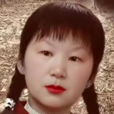 周 英