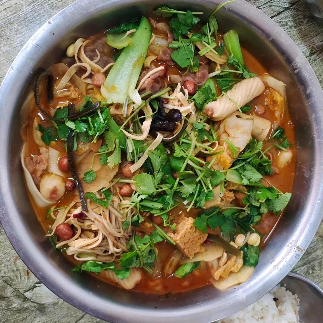 辉县胖哥麻辣烫裹凉皮