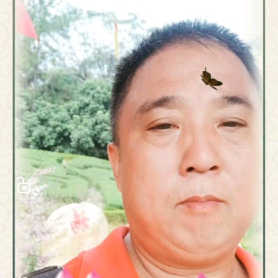 富贵哥。小根班💋18.18点钟首播