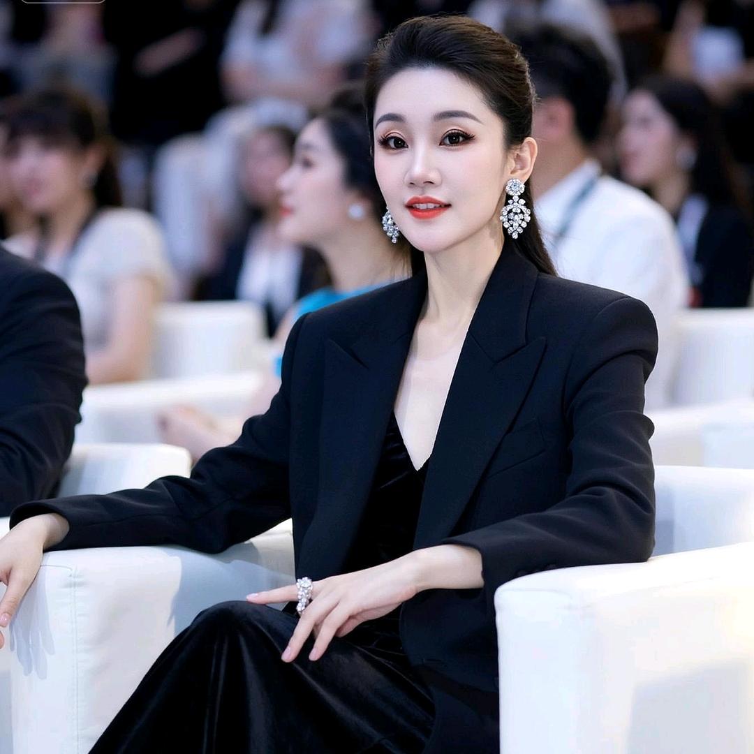 桃子美业技术总监。常年招生全能纹绣师✍️