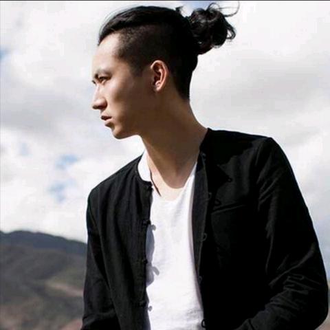 空白……