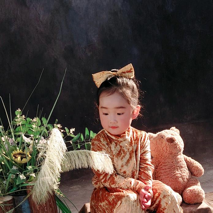 一双胡燕薇从外