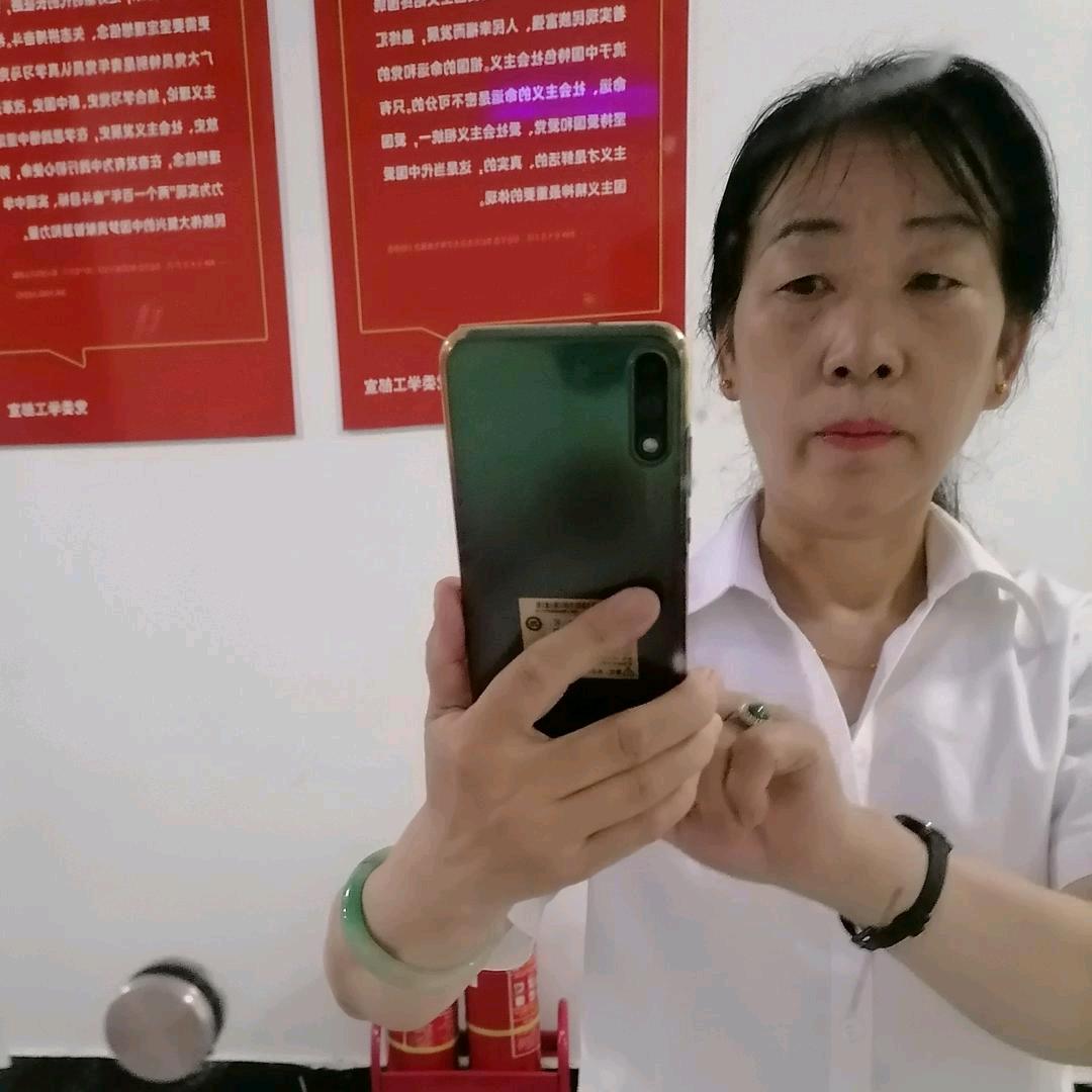 4618761