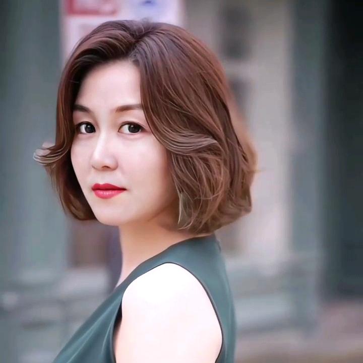 英子