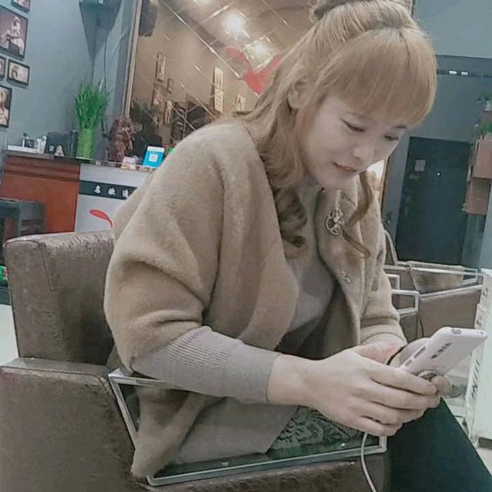 宁姐，开农用拖拉机，秸秆还田，播种深旋，