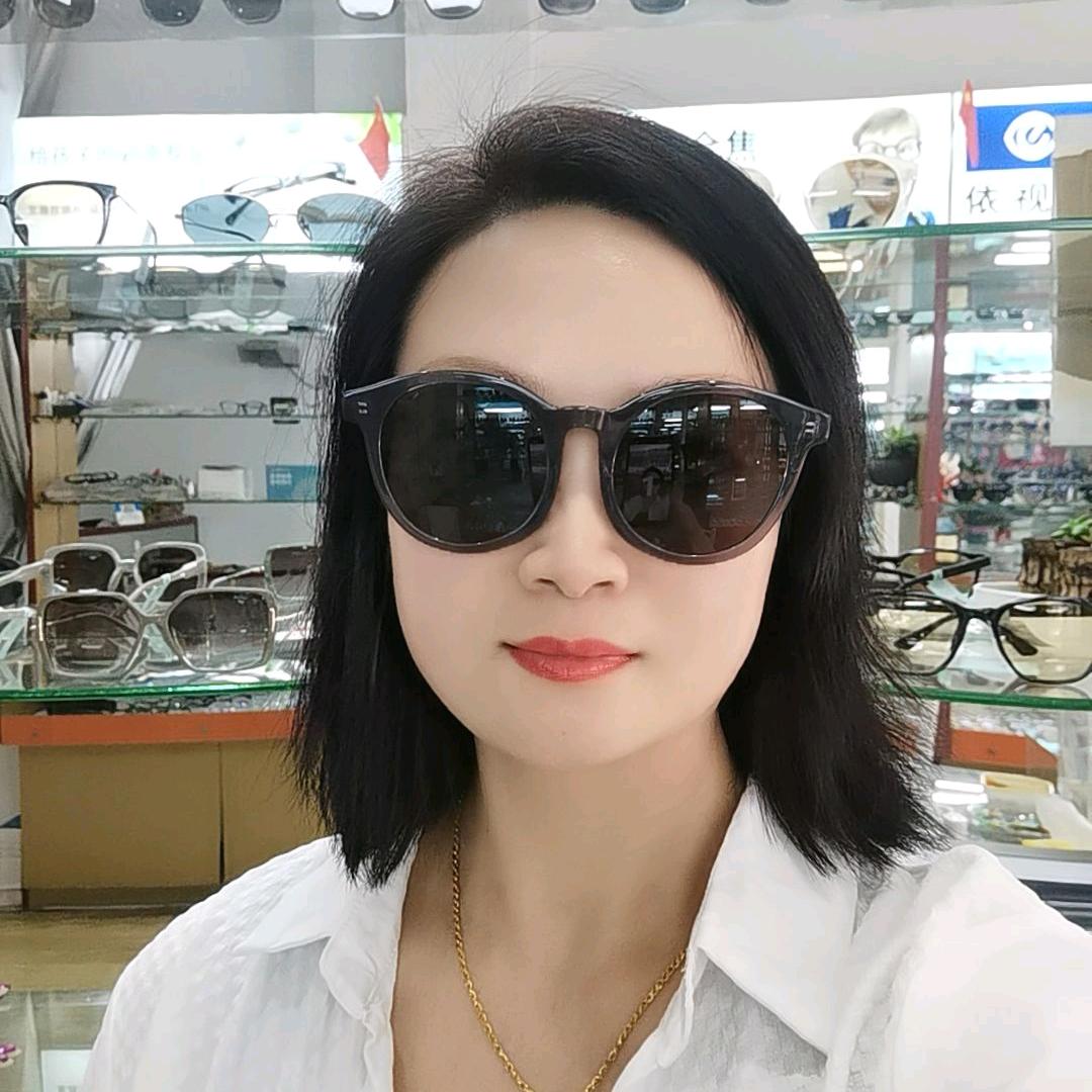 江山明朗眼镜的张姐