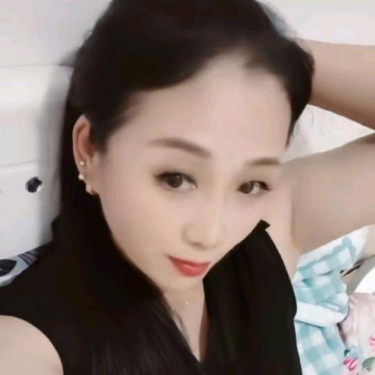 莫然浅笑