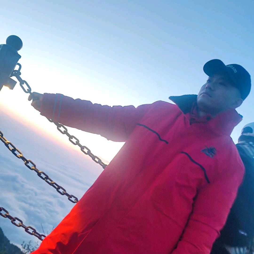 /偶尔躲躲乌云\