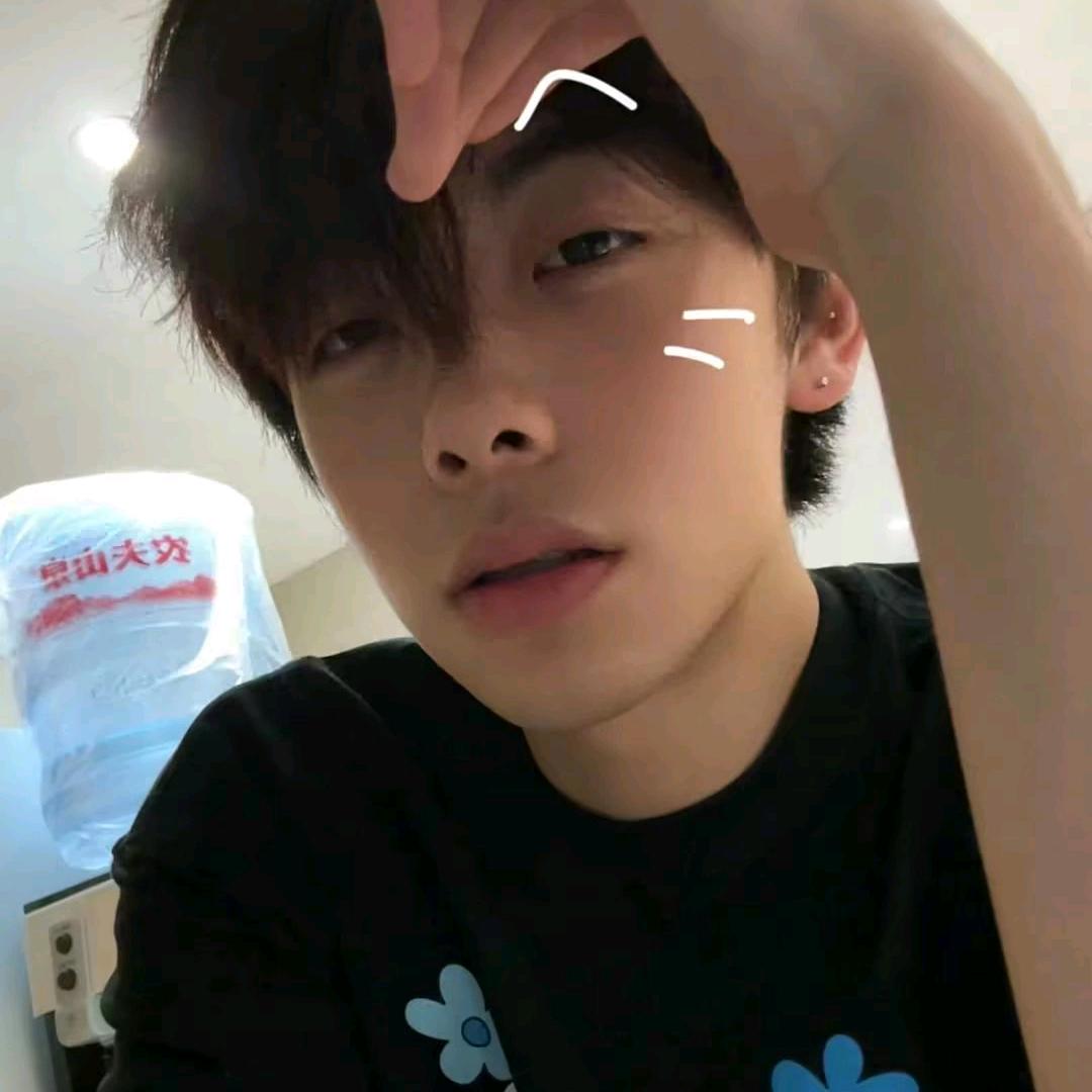 天才小澈.