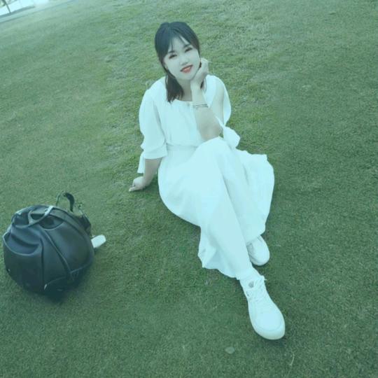 菲菲《摆摊卖鞋服》