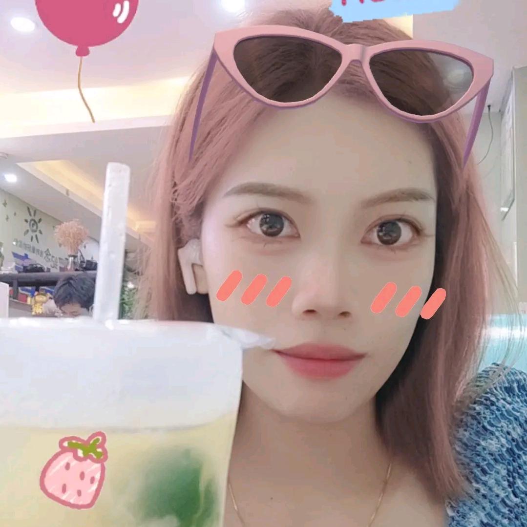 小红帽٩(๛ ˘ ³˘)۶❤