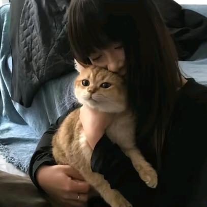 小佳爱喝蜜桃水.