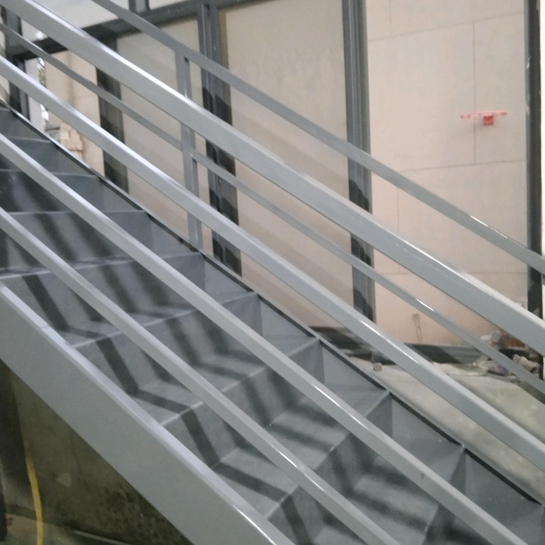 豪情锋哥焊楼梯，