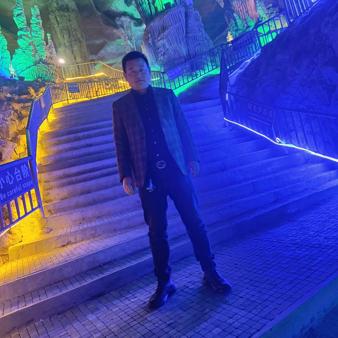 大鹏展翅翱万里！