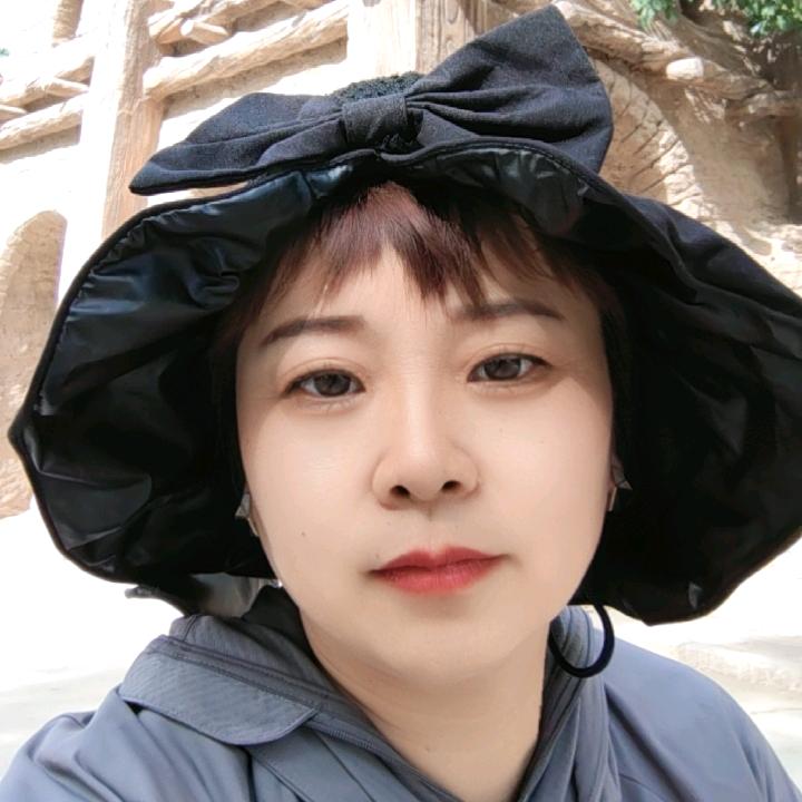 英子