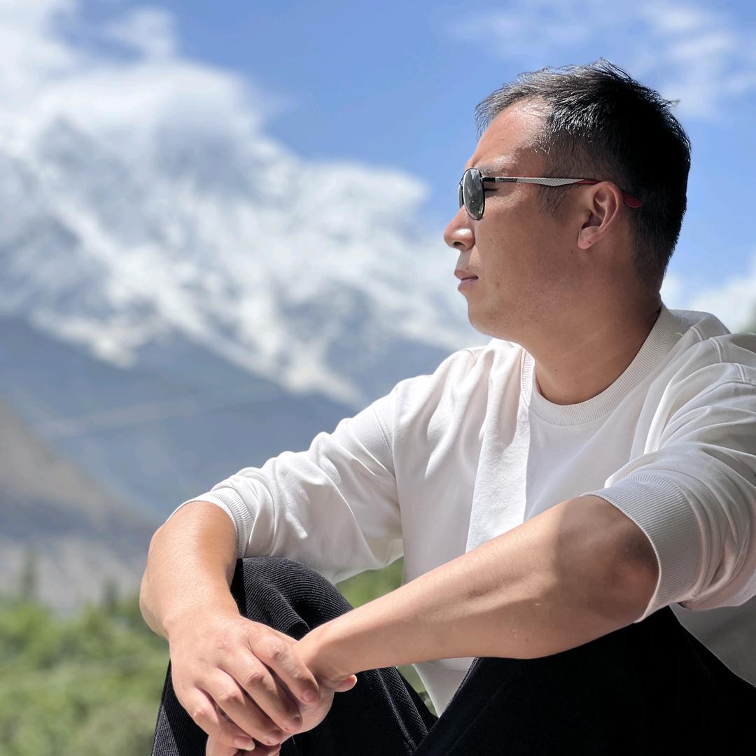巴铁小飞星光村精意雕刻店铺