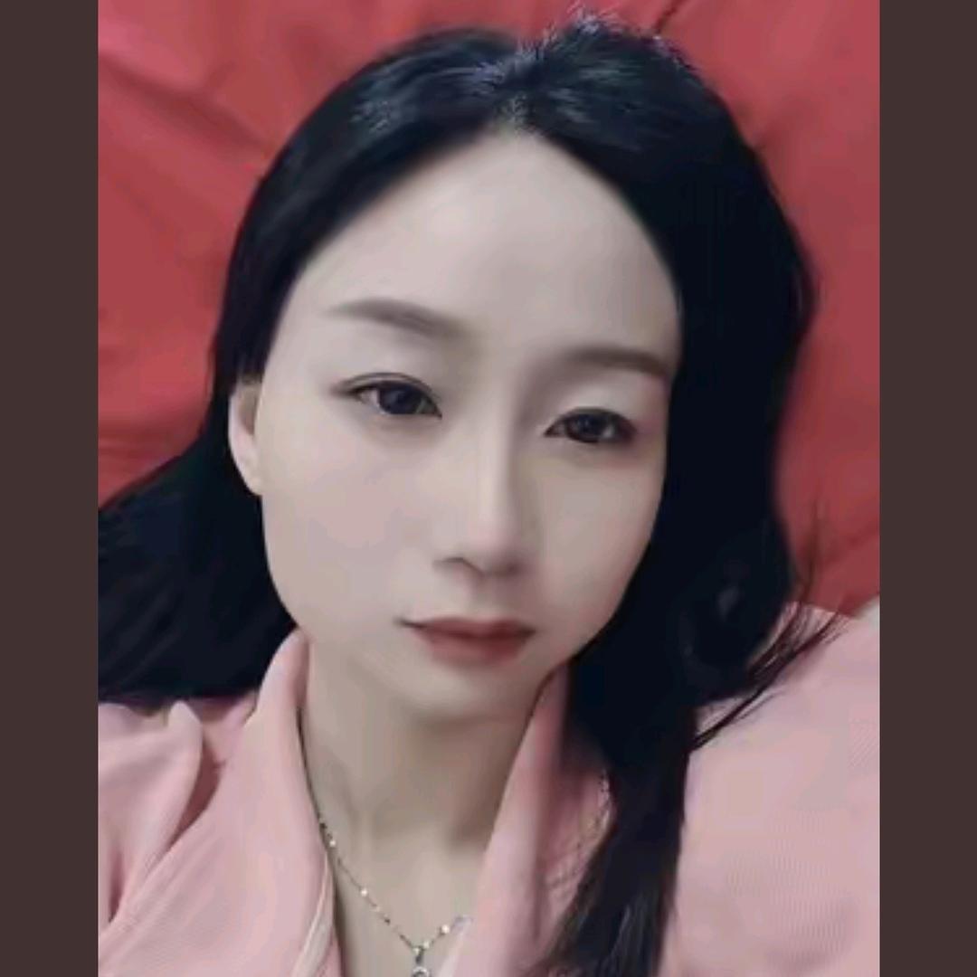 卖卡车的小老妹