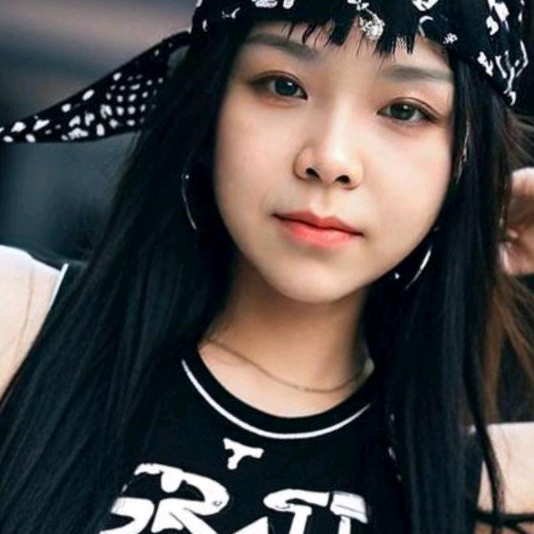 爱织毛衣的小胡