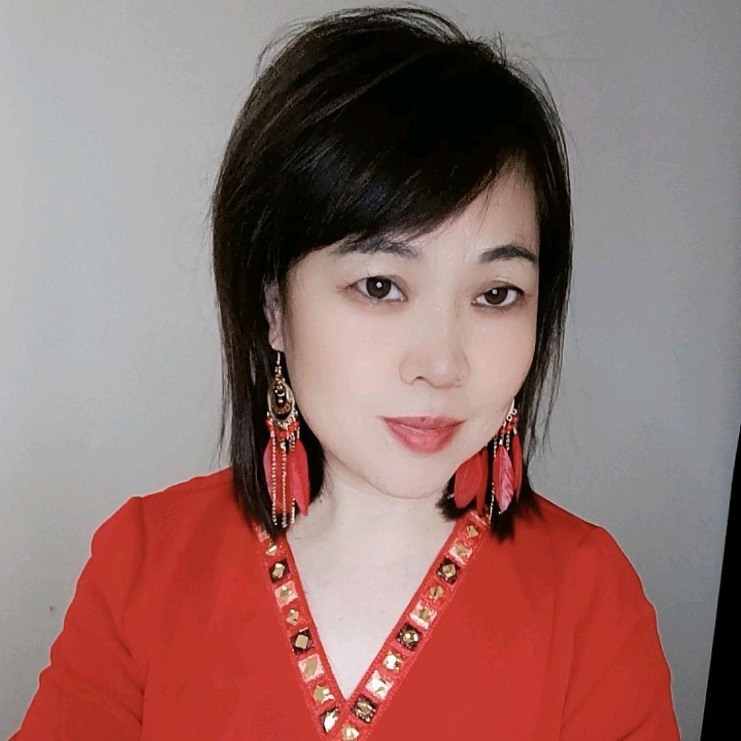 依琳手舞