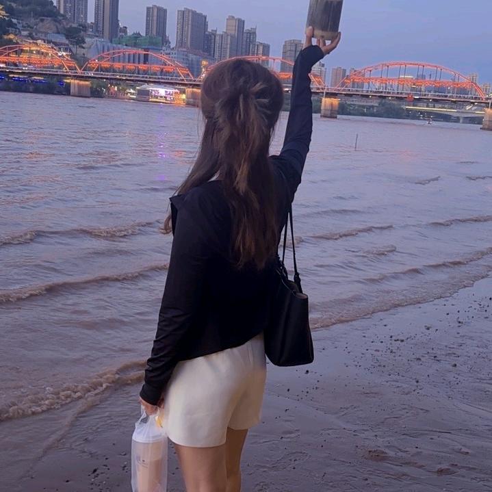 淡笑丶这殇情灬