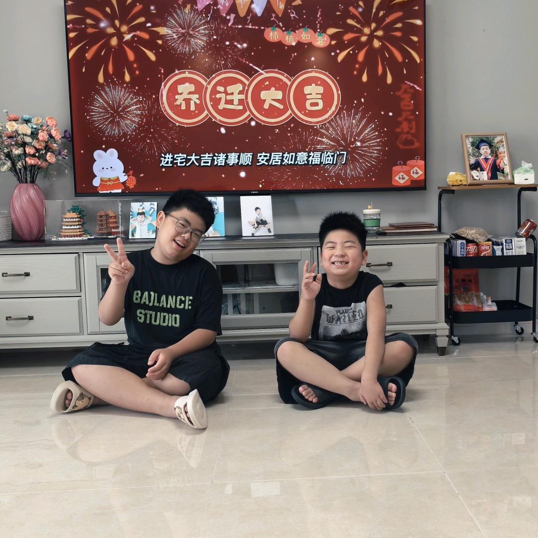 两个皮夹克（俊红）