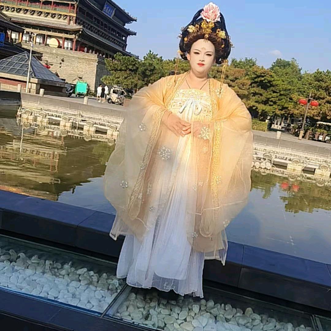 钱诚是锦