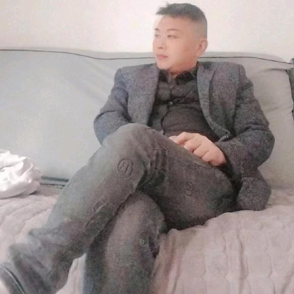 无情的男人永远不会想起以前的女人