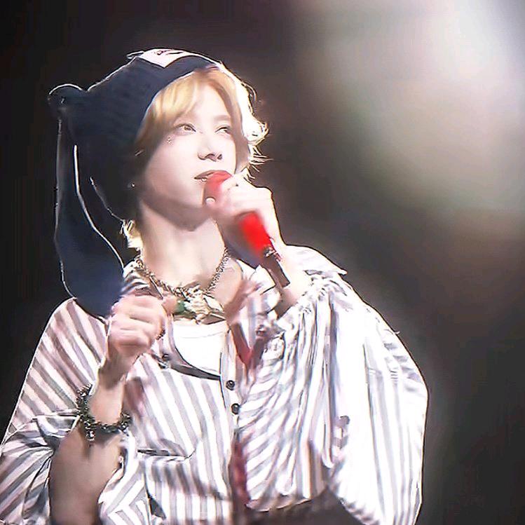 华晨宇那个小子太可爱啦yu