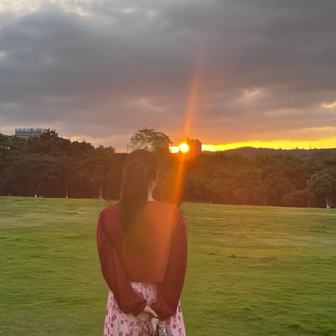 爱吃辣条的辣妹