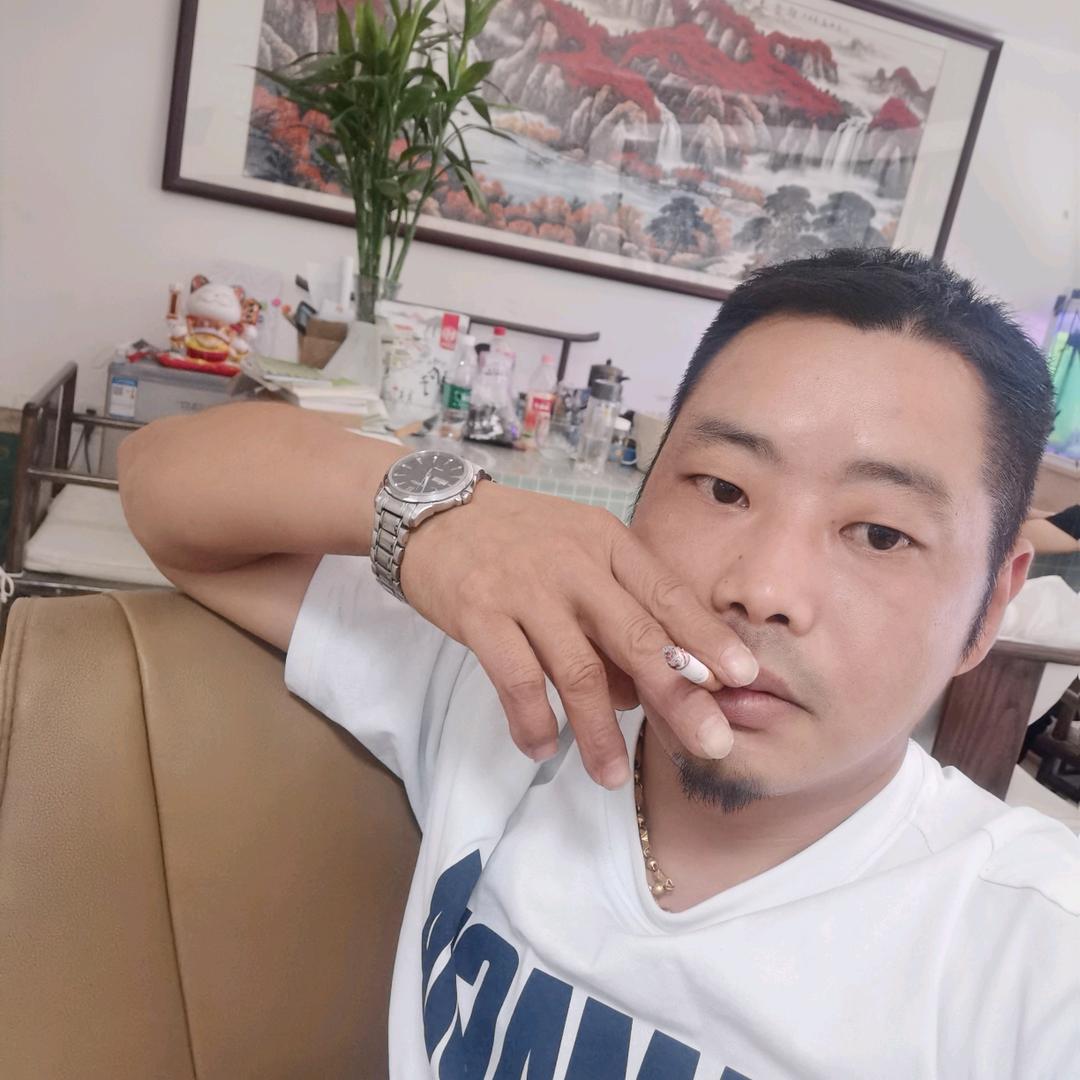 严二娃，是个败家子