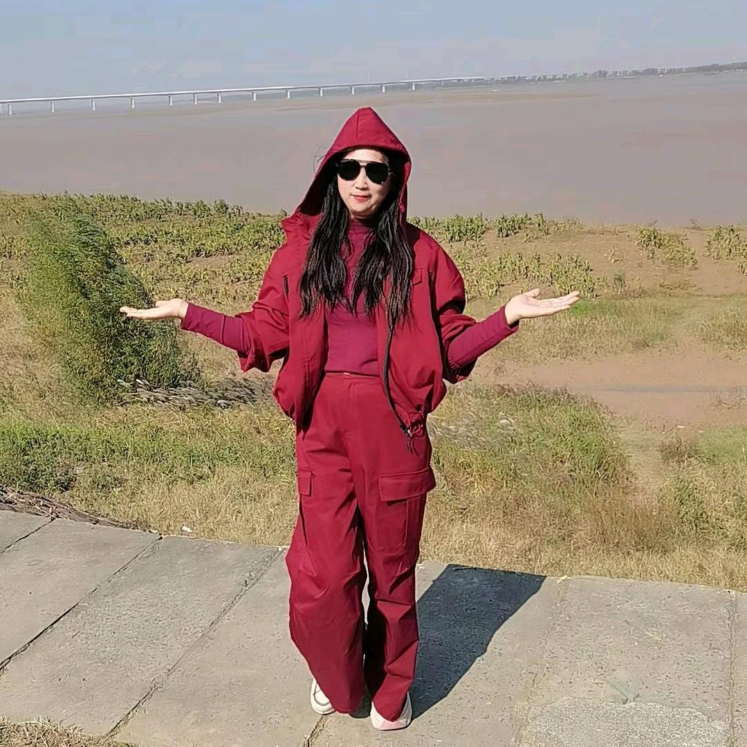 长发飘飘堤角KTV