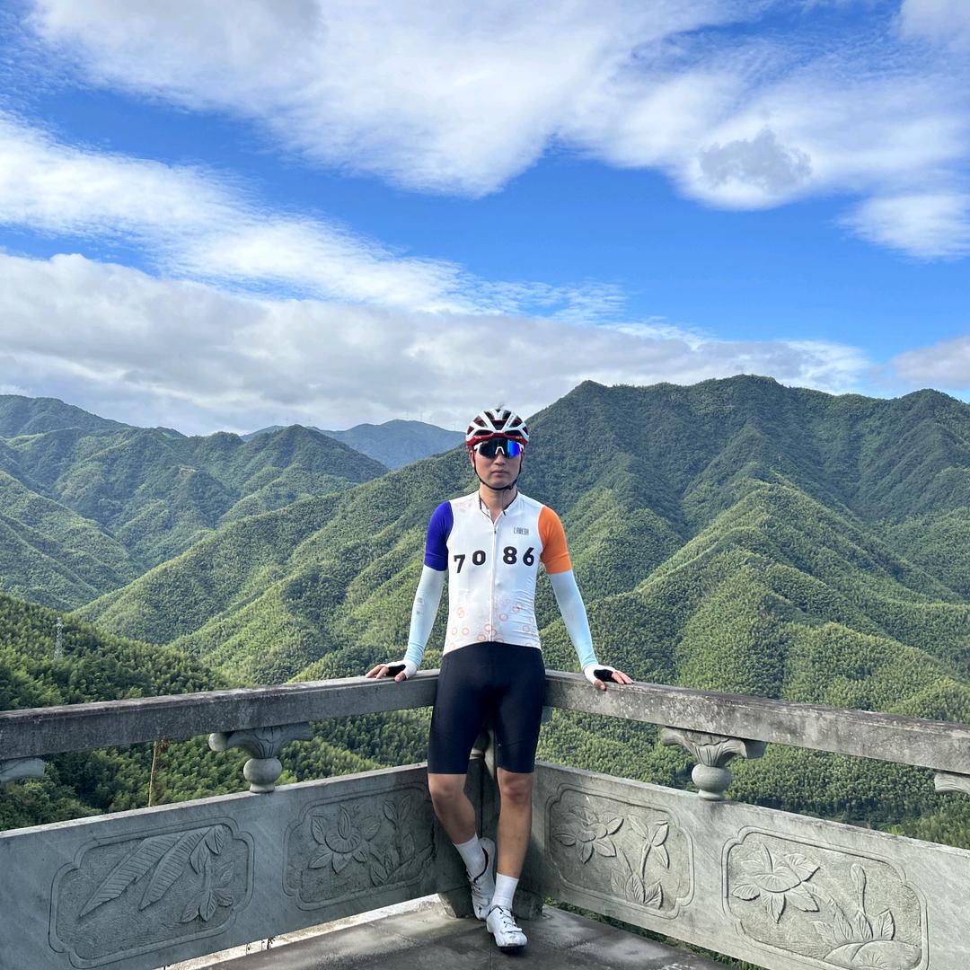 骑着毛驴去追风