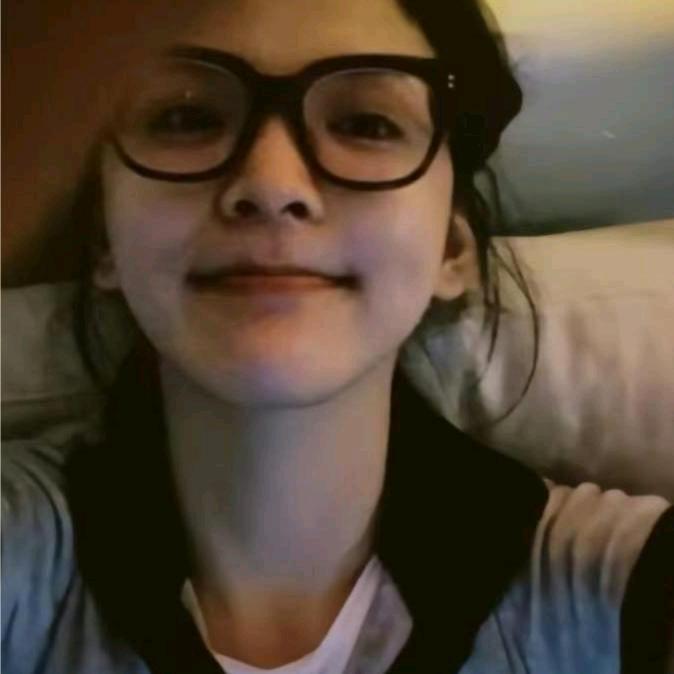 灿烂🗣🗣🧚🏿‍♀️