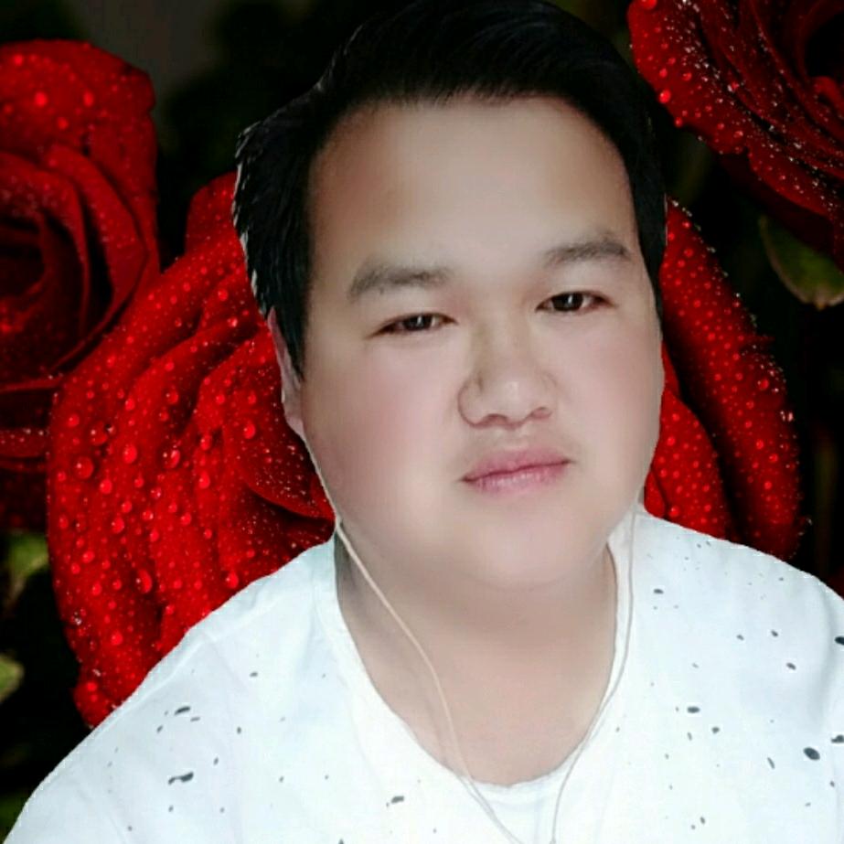 铲车小哥哥开始上班了