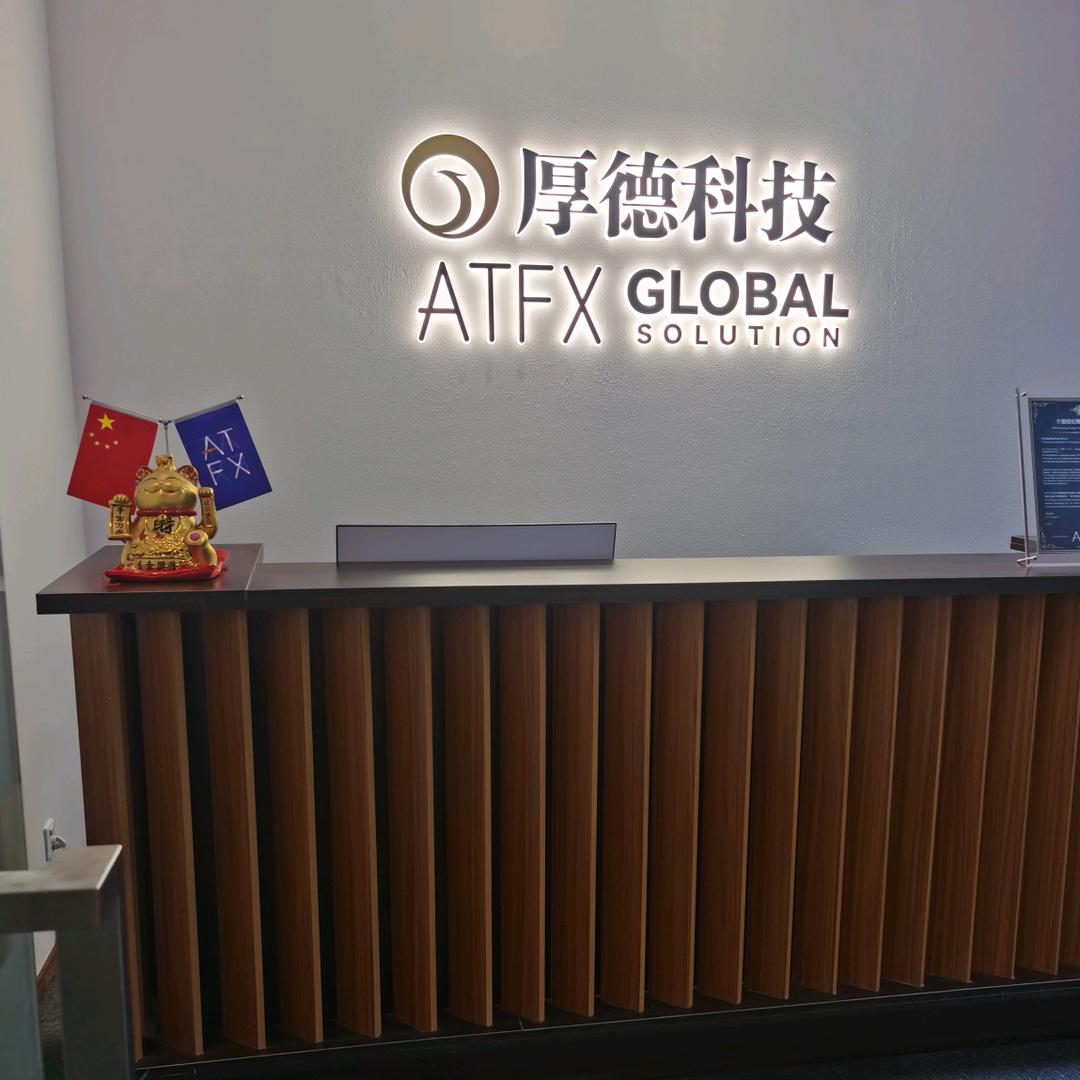 看那头狼