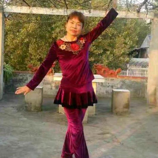 白云爱跳舞