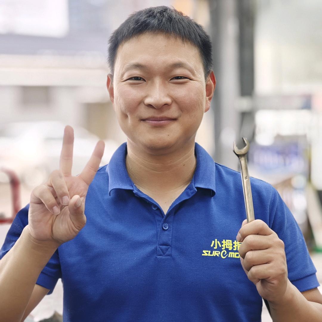 小拇指龙哥