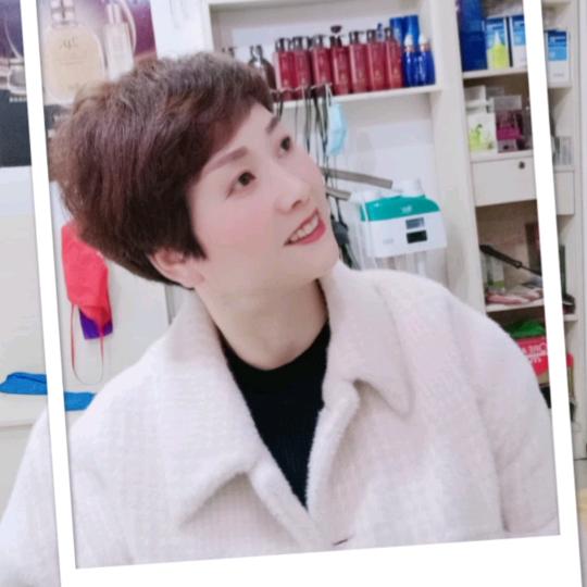 《芳雅美发》英姐