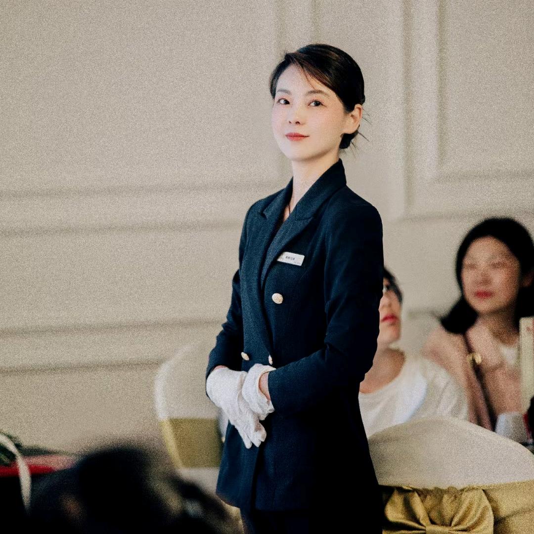 久荷宴礼～经理丽莎
