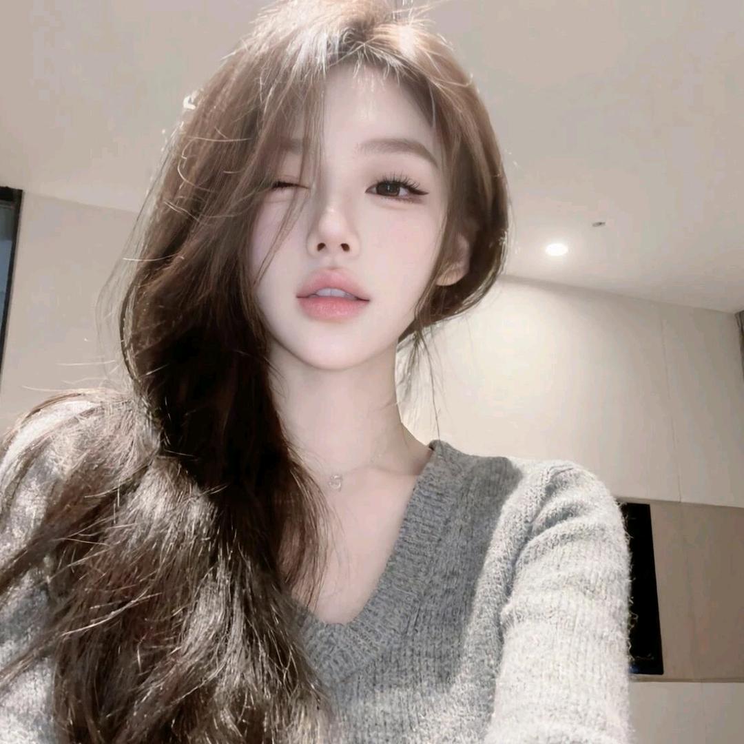 穿铆钉皮裤骑老奶奶闯红灯被188男大追求