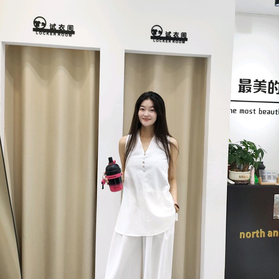 仁化广场步行街南北衣橱